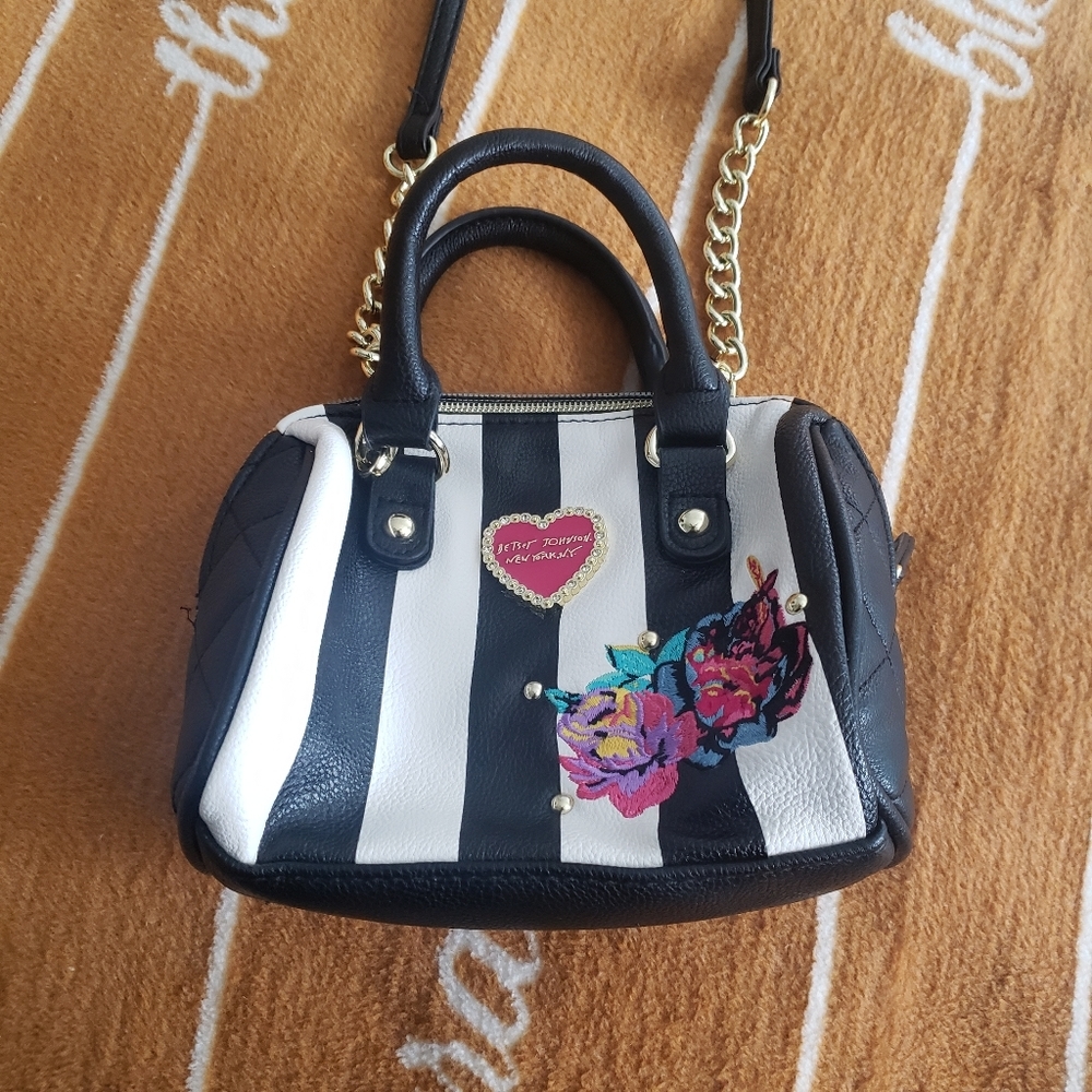 ❗SOLD❗Betsey Johnson Mini Satchel Crossbody Purse. NWOT - Picture 1 of 13